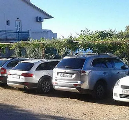 Daire Ivan Dolac 17778g Jelsa (Hvar)